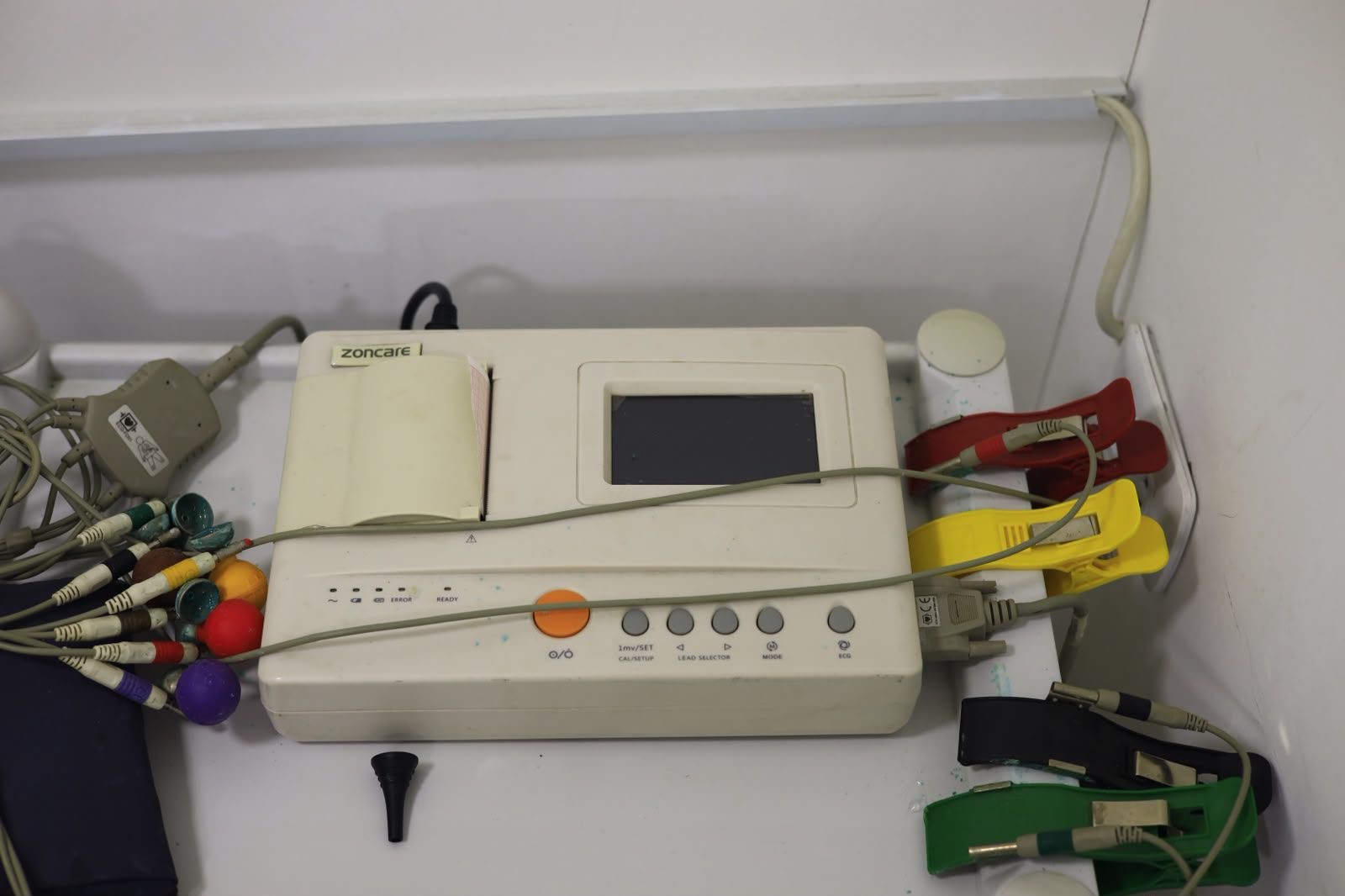 جهاز تخطيط القلب ECG